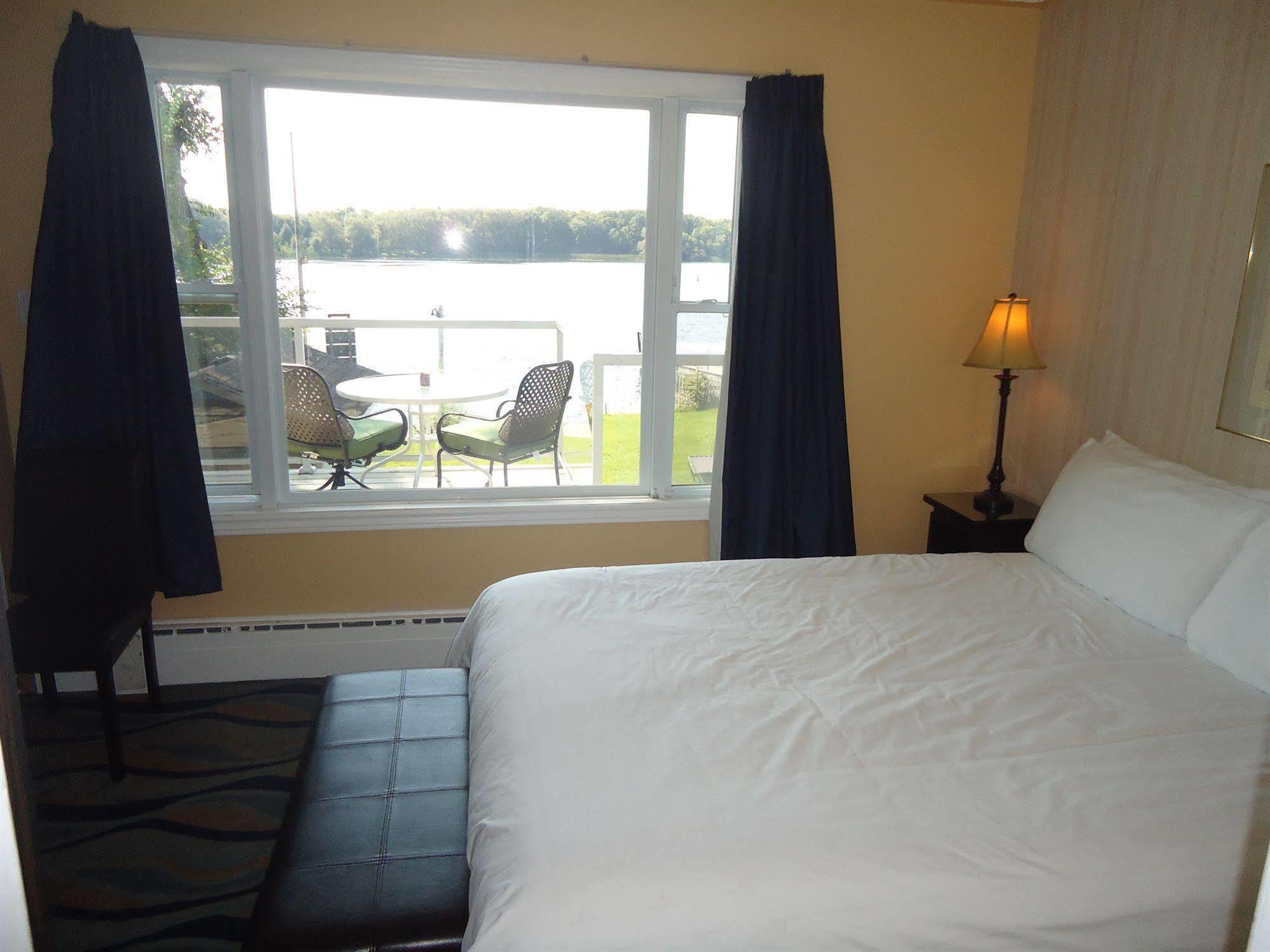 קינגסטון Bayside Inn & Waterfront Suites מראה חיצוני תמונה