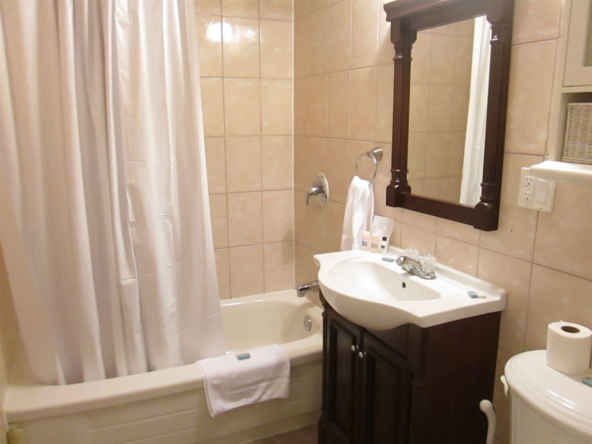 קינגסטון Bayside Inn & Waterfront Suites מראה חיצוני תמונה