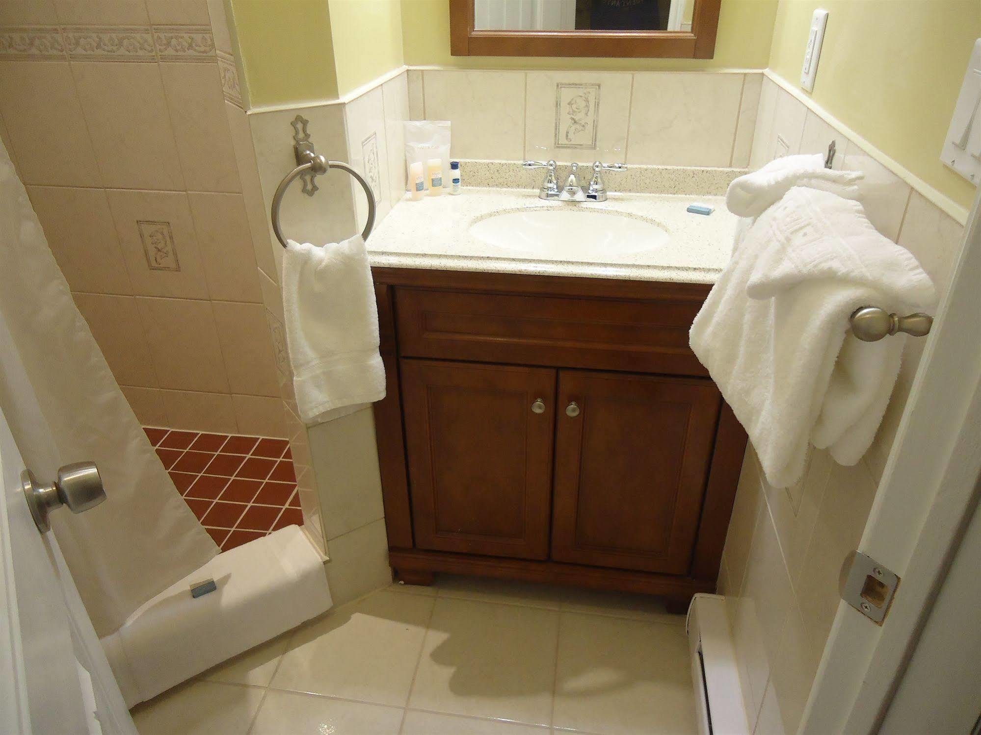 קינגסטון Bayside Inn & Waterfront Suites מראה חיצוני תמונה