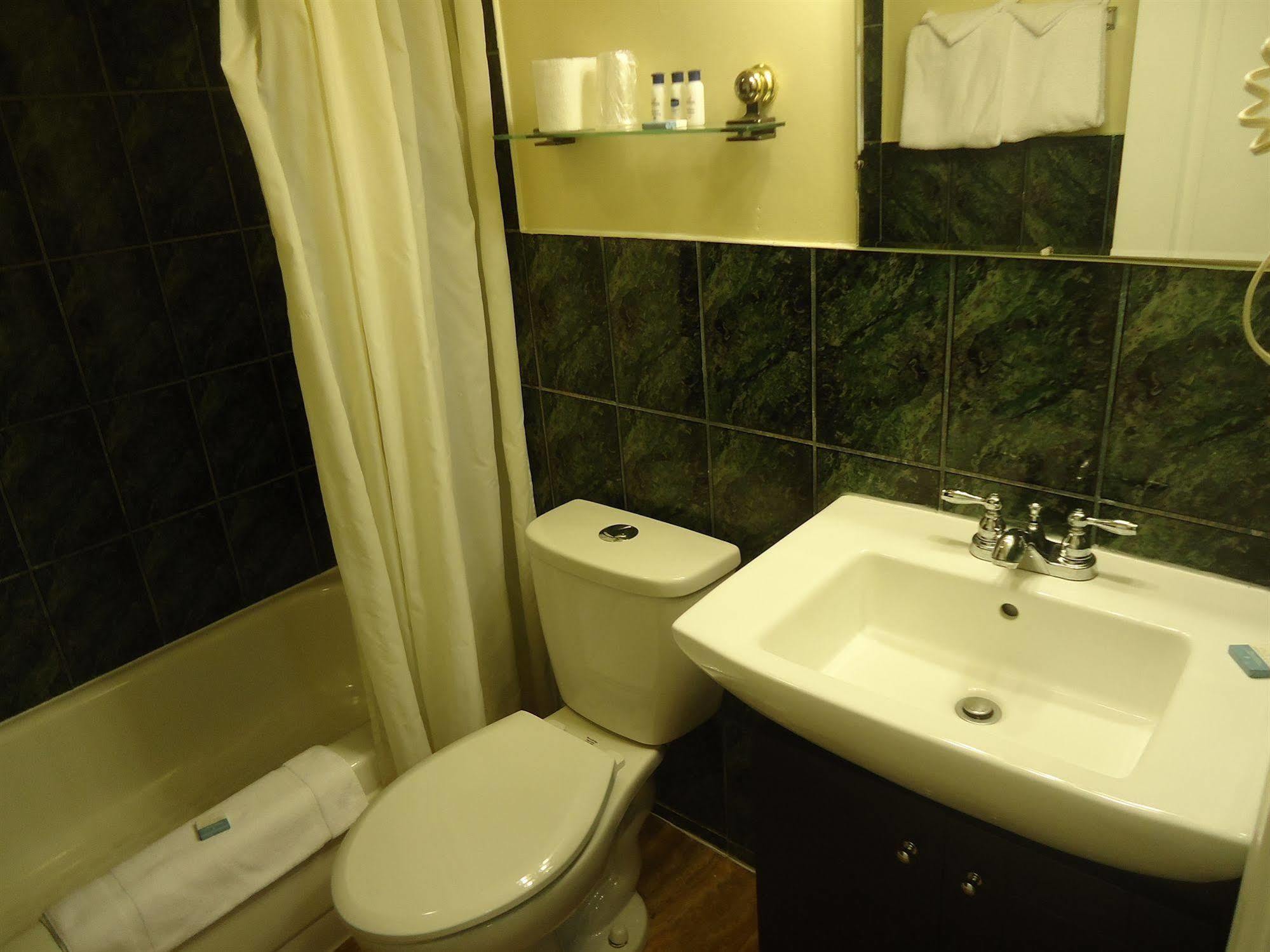 קינגסטון Bayside Inn & Waterfront Suites מראה חיצוני תמונה