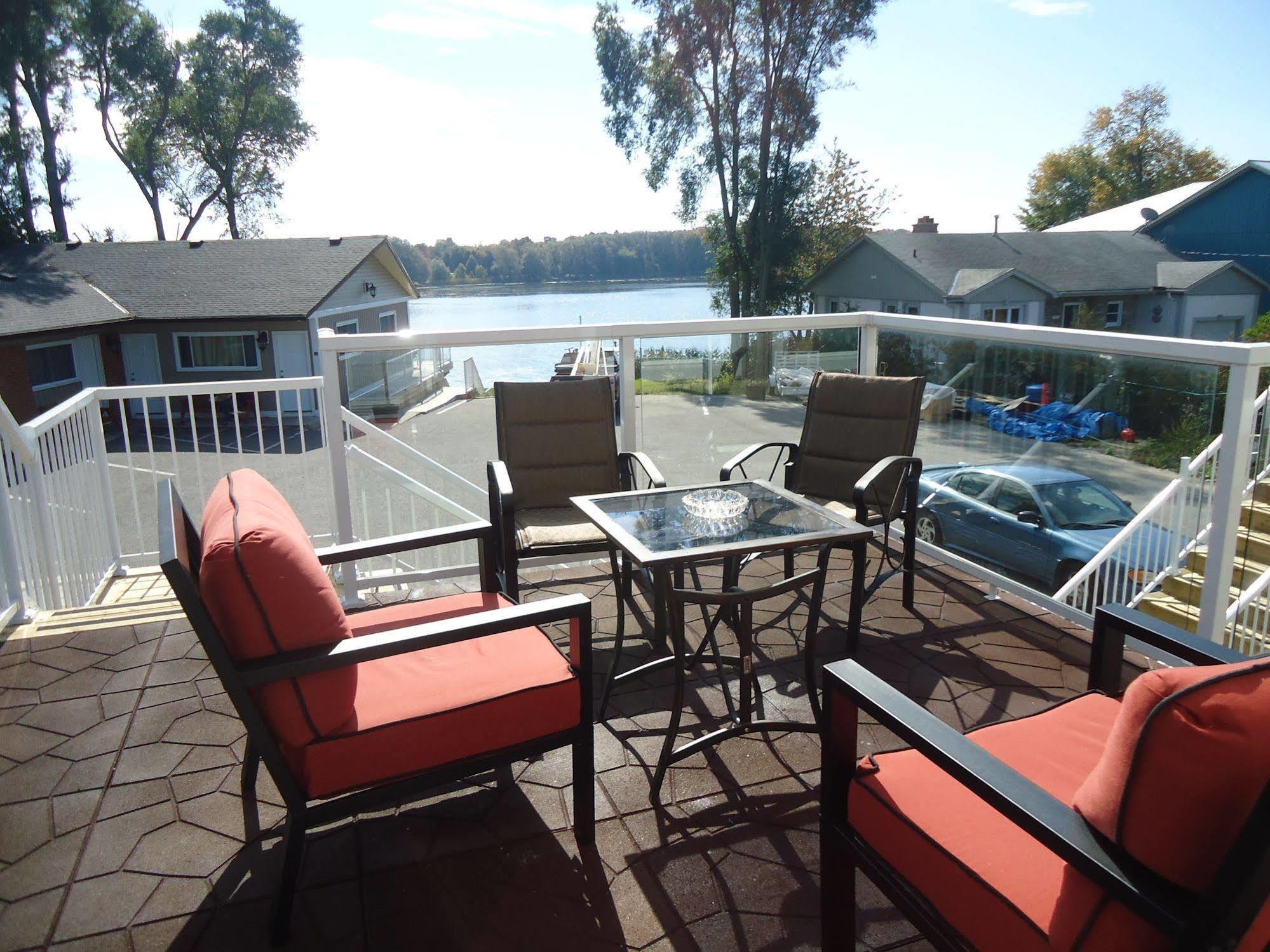 קינגסטון Bayside Inn & Waterfront Suites מראה חיצוני תמונה